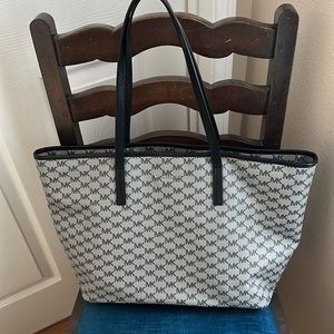 Classic Michael Kors Shoulder Tote